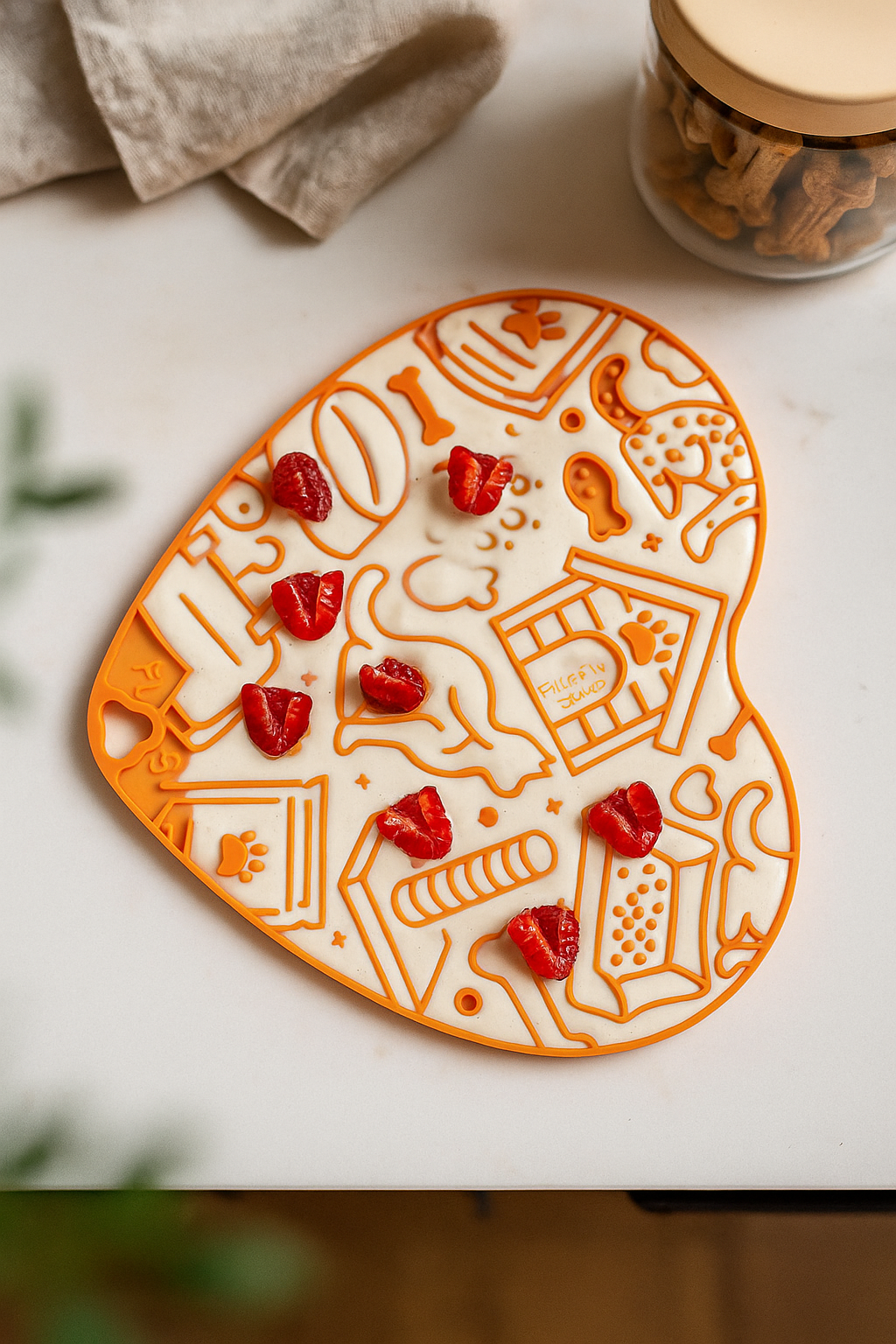 Heart-Shaped Silicone Licking Mat for Dogs & Cats