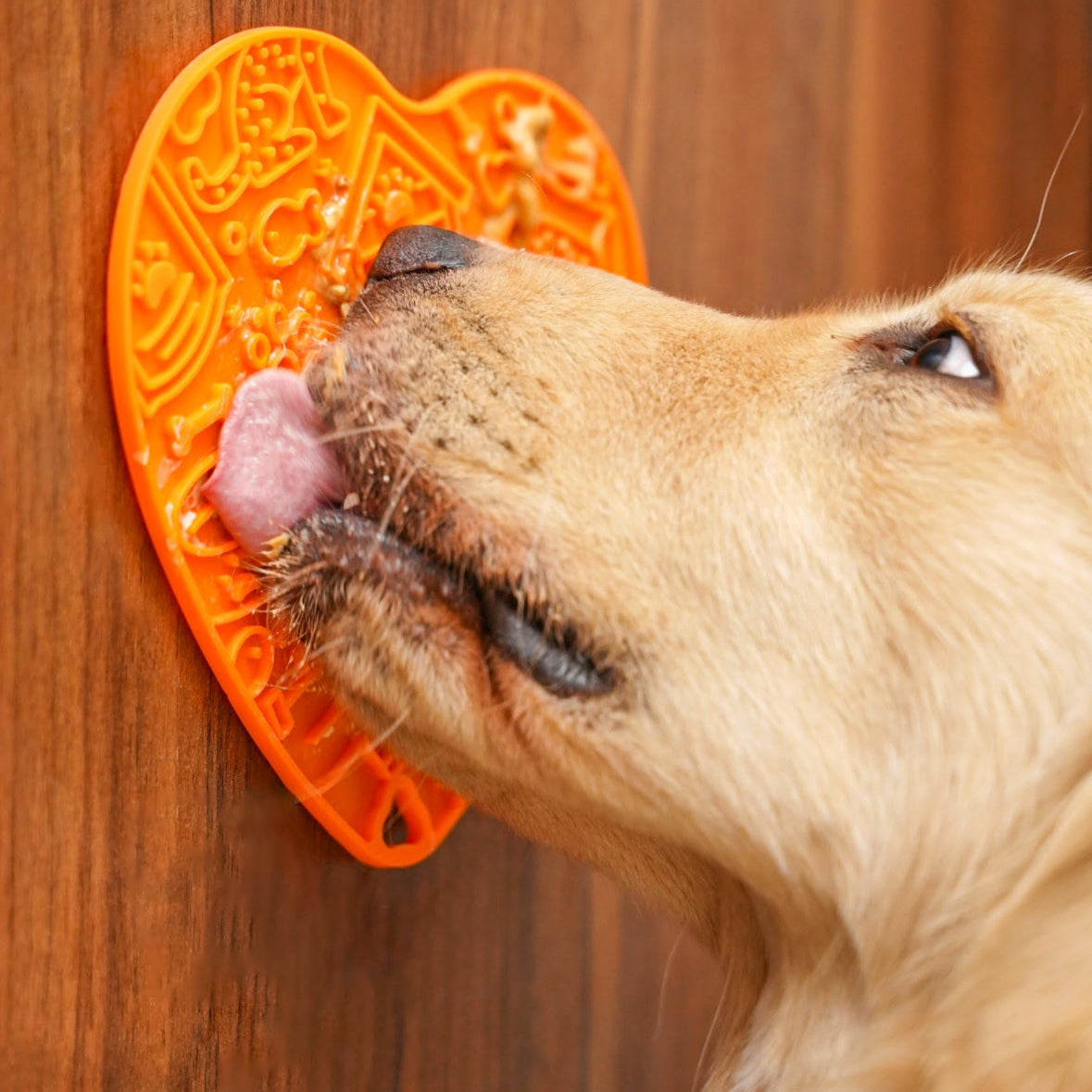 Heart-Shaped Silicone Licking Mat for Dogs & Cats