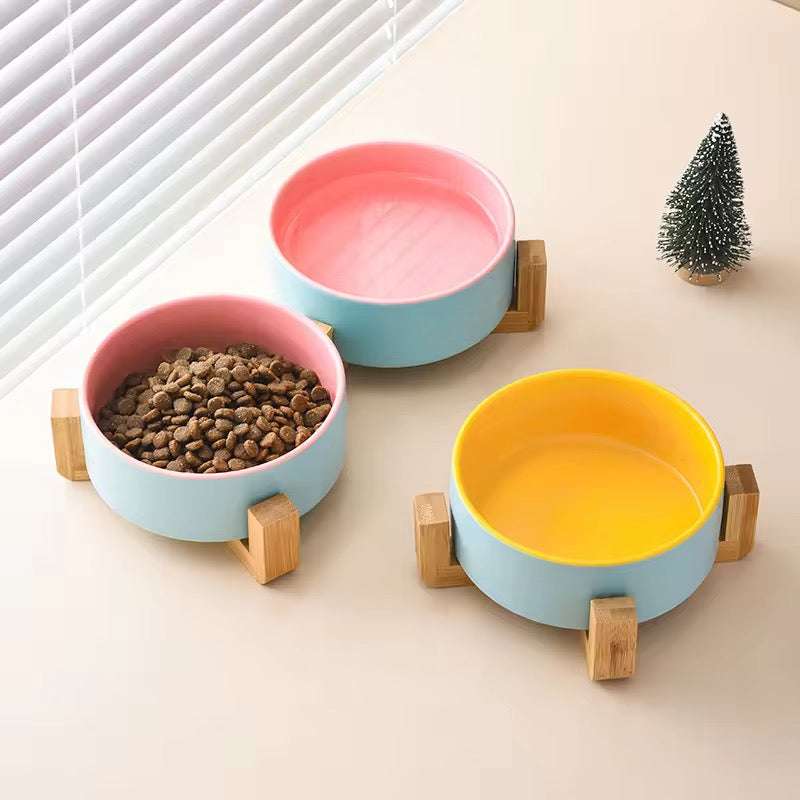 Ceramic Bowl with Wooden Stand: Elevated Pet Food Bowl